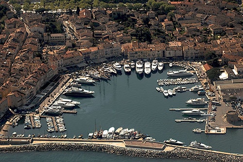 vue aérienne de Saint-troppez visite de Saint-Tropez avec chauffeur privé de Taxi